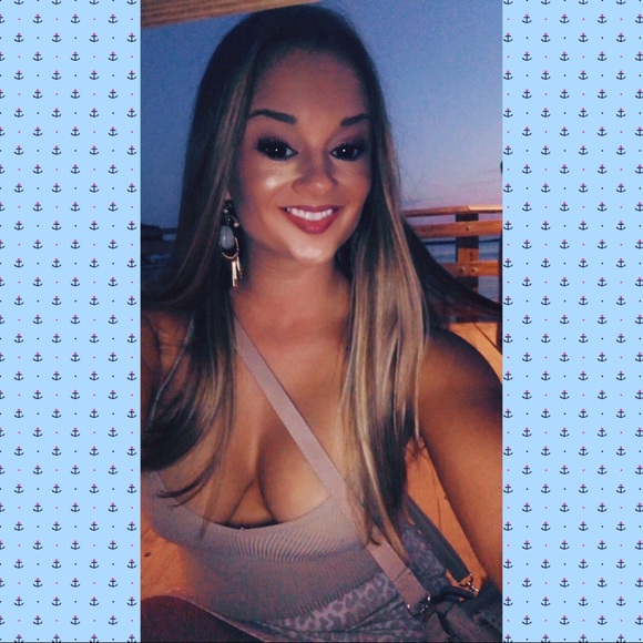 Meet Poshmark Ambassador, Chelsea! - Picture 4 of 10